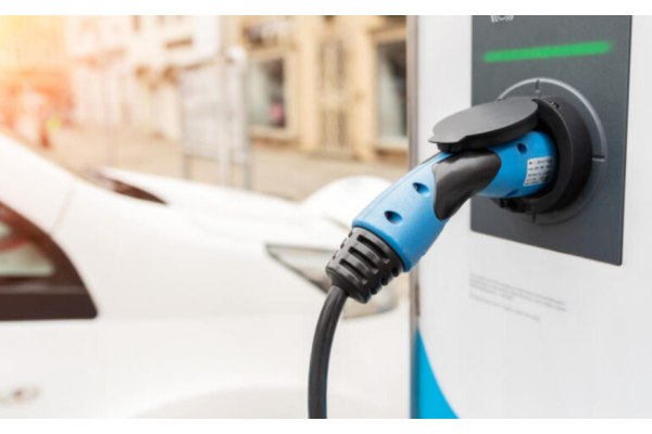 TP.HCM sẽ có 20.000 tủ đổi pin cho xe máy điện trên vỉa hè