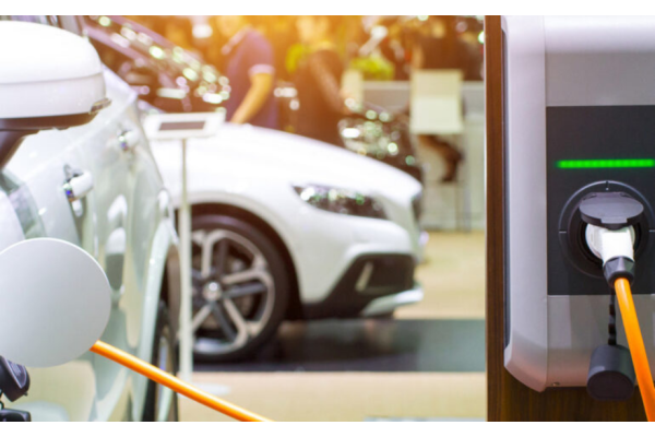 TP.HCM sẽ có 20.000 tủ đổi pin cho xe máy điện trên vỉa hè